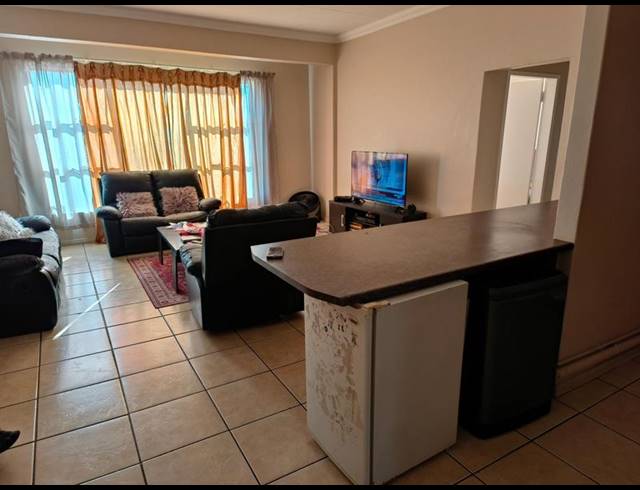 2 BEDROOM APARTMENT FOR SALE IN SILVERTON